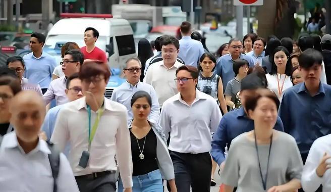 一位新加坡华人终于说了实话，他表示，在新加坡的华人，根本不在乎中国到底好不好，很