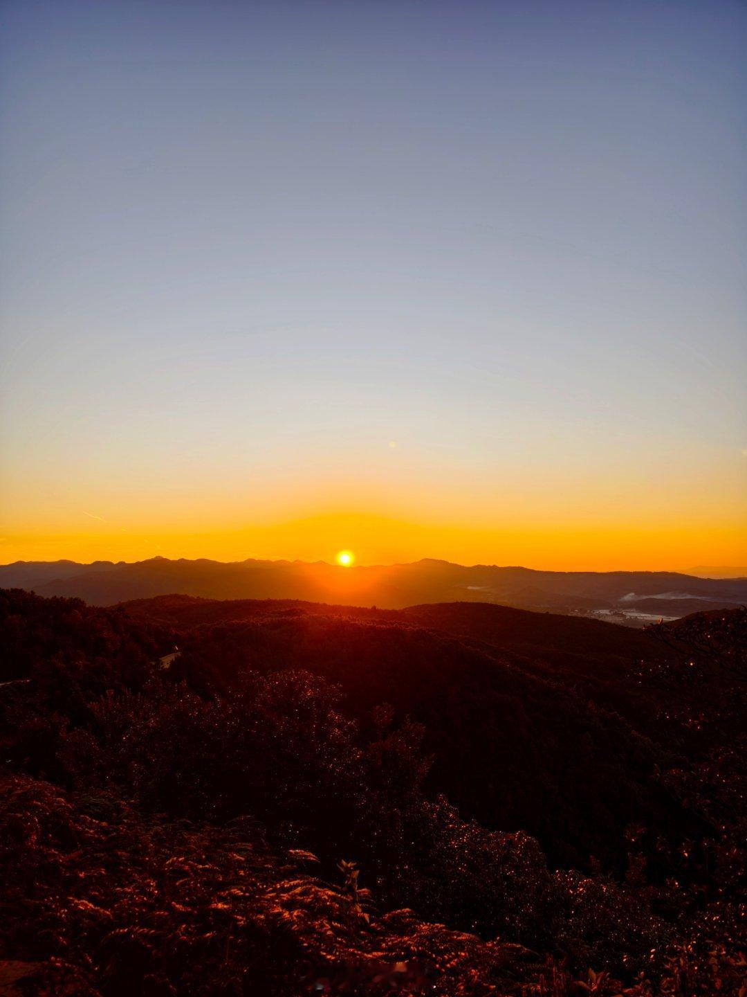 其实日出和日落的差别真的不大，你能看出这是日出还是日落？？？ 