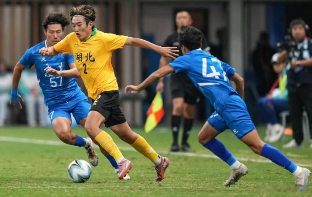 孙康博正随中超大连英博在海口冬训，大概率加盟大连英博。孙康博，出自湖北足协青训，