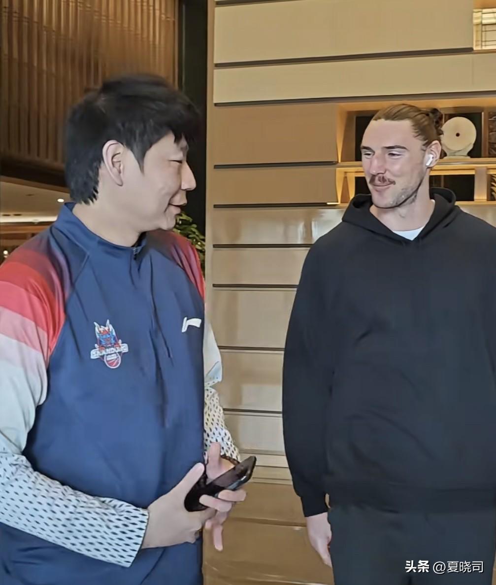 外援斯蒂尔到山西与山东男篮会合了，静待对阵山西队比赛，高速运作再提速，静待好消息