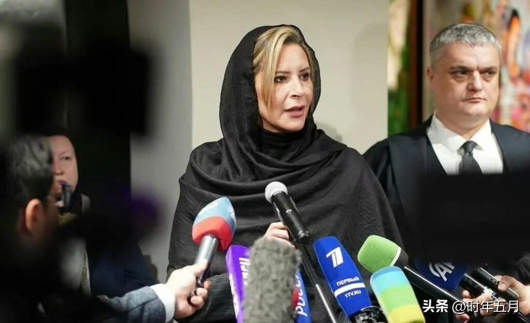 艾莎·卡扎菲，穆阿迈尔·卡扎菲之女，向伊朗人民发表讲话。

"与狼谈判不会拯救羊