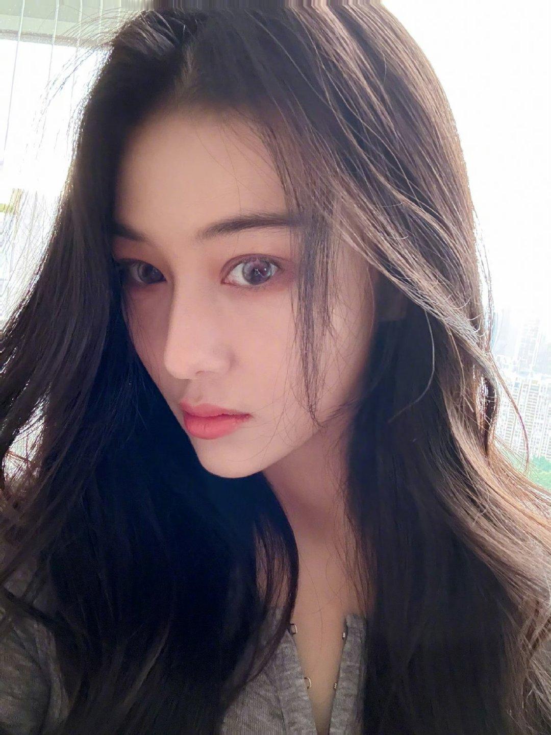 张馨予万圣节适合戴吓人的眼瞳张馨予万圣节美瞳张馨予万圣节妆来啦 ​​​