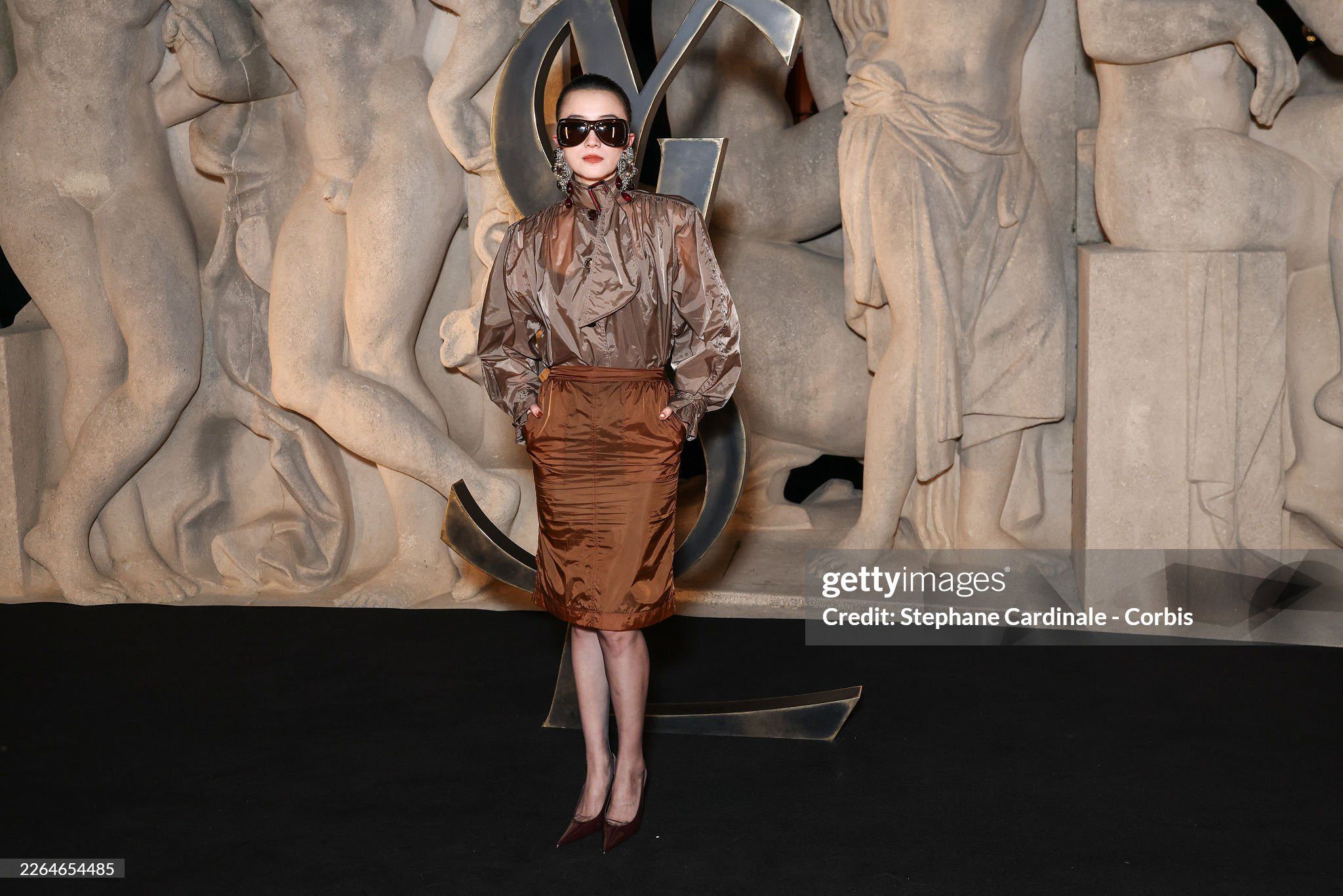 疑似G社有宋佳站姐怀疑G社藏了宋佳站姐，生图拍出顶级氛围感，又美又飒，这表现力真