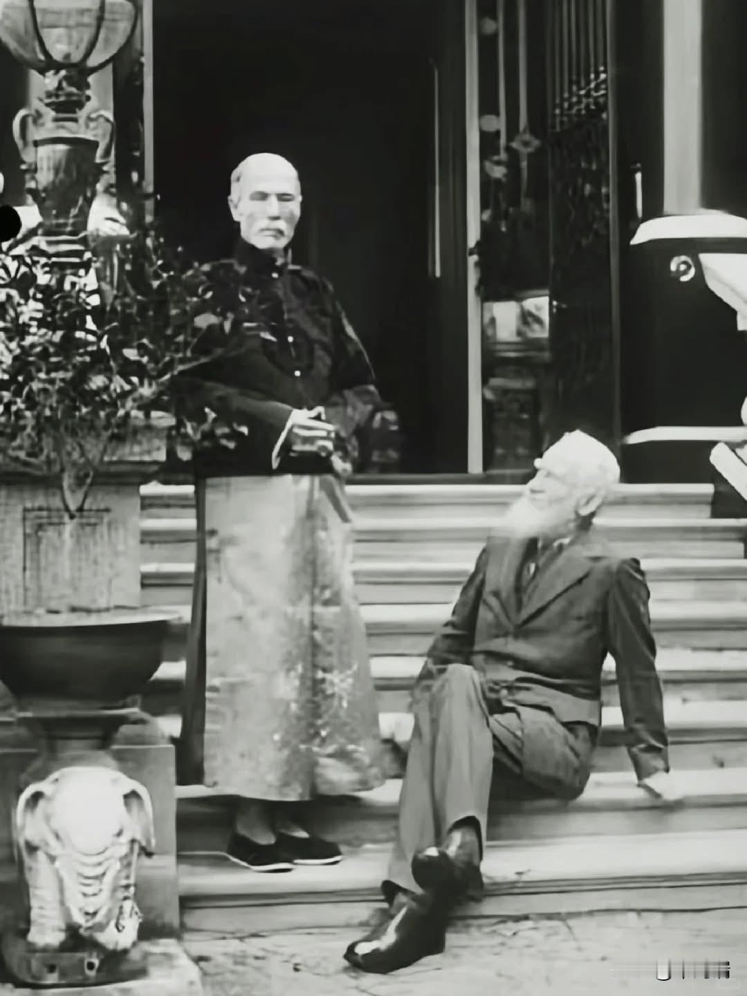 1933年2月11日，英国作家、诺贝尔文学奖得主萧伯纳携夫人乘「不列颠皇后号」邮