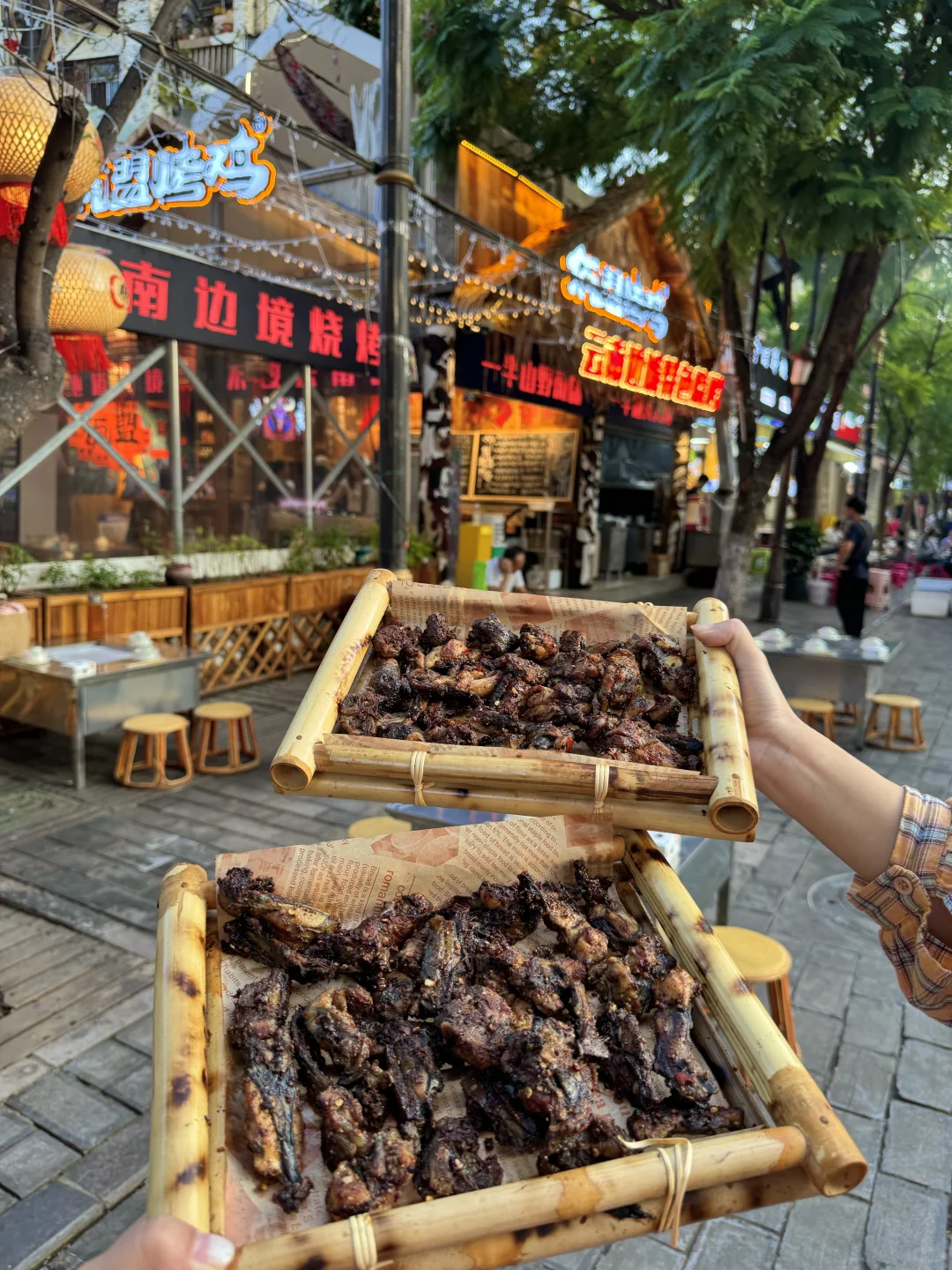 在昆明！！！排名前三的佤味烧烤。。。不开玩笑！