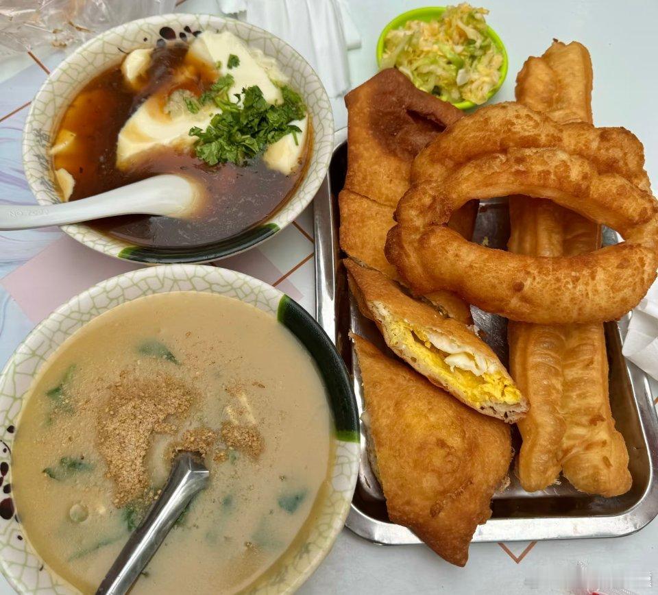 冀南早餐从豆腐脑、豆沫、油条、鸡蛋布袋开始，营养均衡且美味，就是油炸的东西热量有