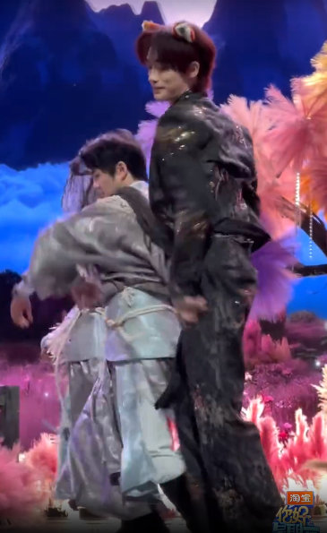 丁程鑫hi6开场秀戴狐狸耳朵发箍你好星期六 丁程鑫的《你好星期六》开场秀太绝啦！