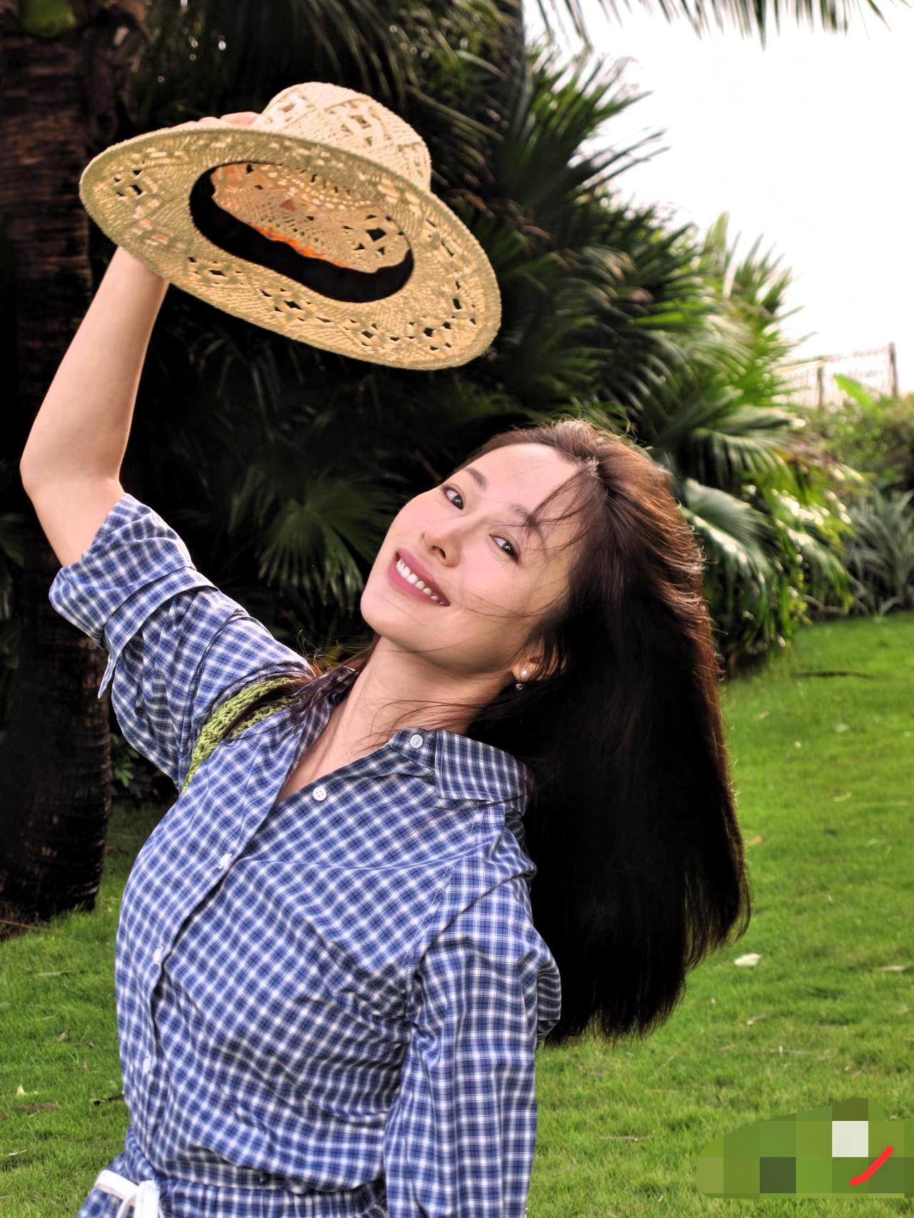 江一燕自曝离婚，
只能说婚姻很难，
还有不要低谷期找对象， 
娱乐圈明星结婚离婚