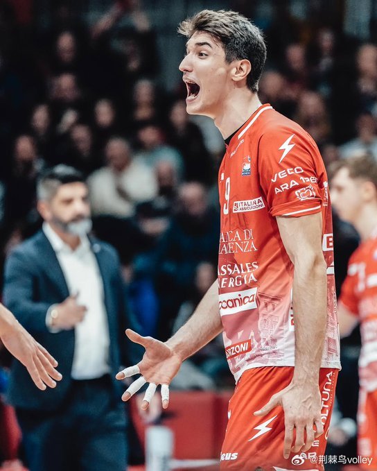 意超皮亚琴察体育总监对外证实：土耳其一哥曼迪拉奇新赛季继续为球队效力，这也宣告了