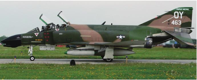 每天认识一件兵器 F-4“和平野鸡／和平观众”战斗轰炸机［韩］最大速度：2370