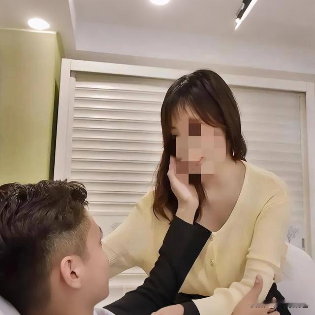 午休情人，正在悄悄掏空2026年的婚姻

你能想象吗？那个工资全额上交、下班准时