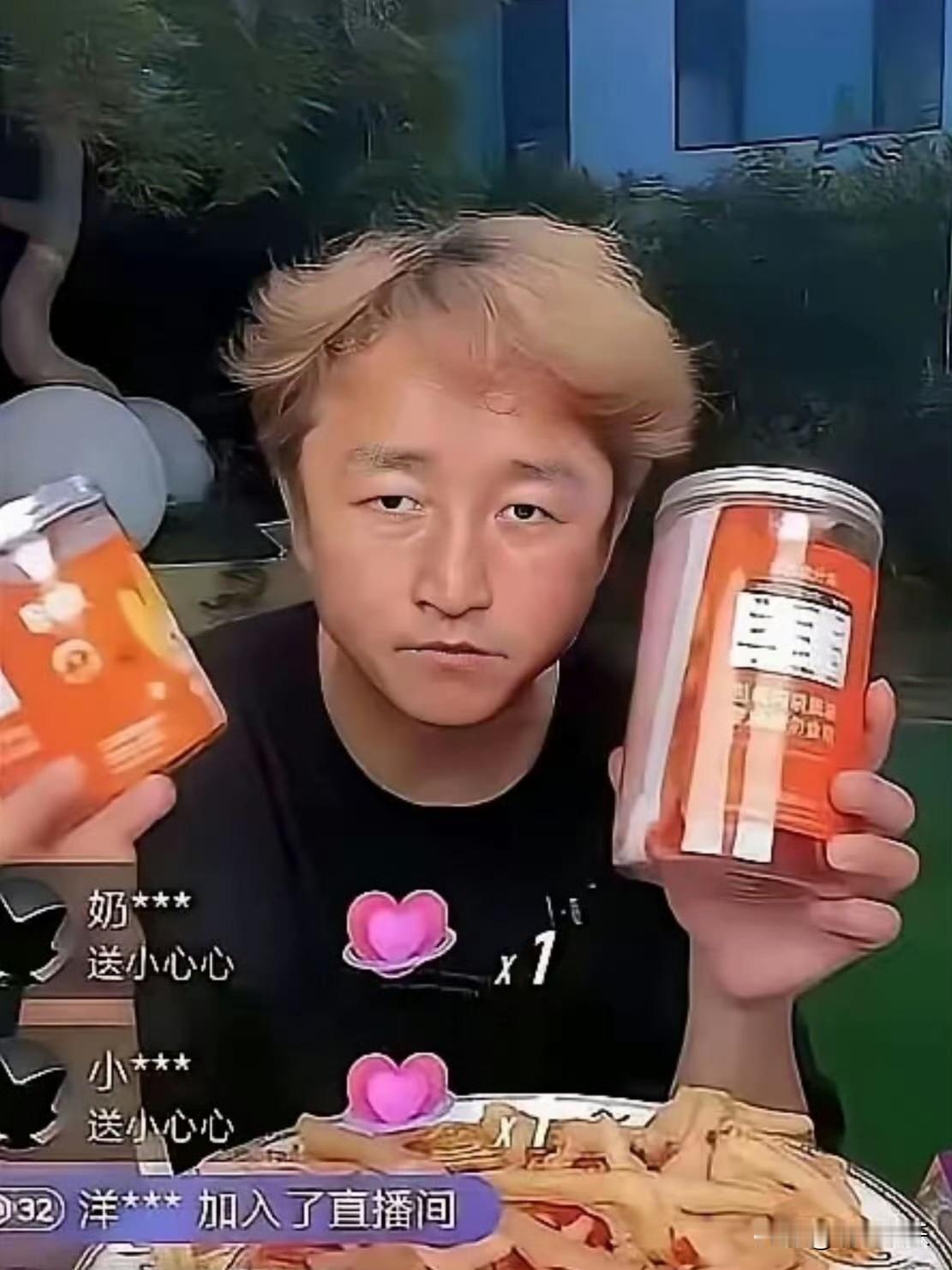邹市明被逼成啥样了
能看出来—他压根不想直播带货，双眼无神，当年拳王的劲儿一丝不