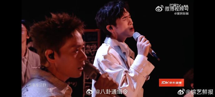 王传君队长秀赢了王传君曹骏阿云嘎张彬彬队长秀舞台不得不说他们的舞台质感真的绝了，