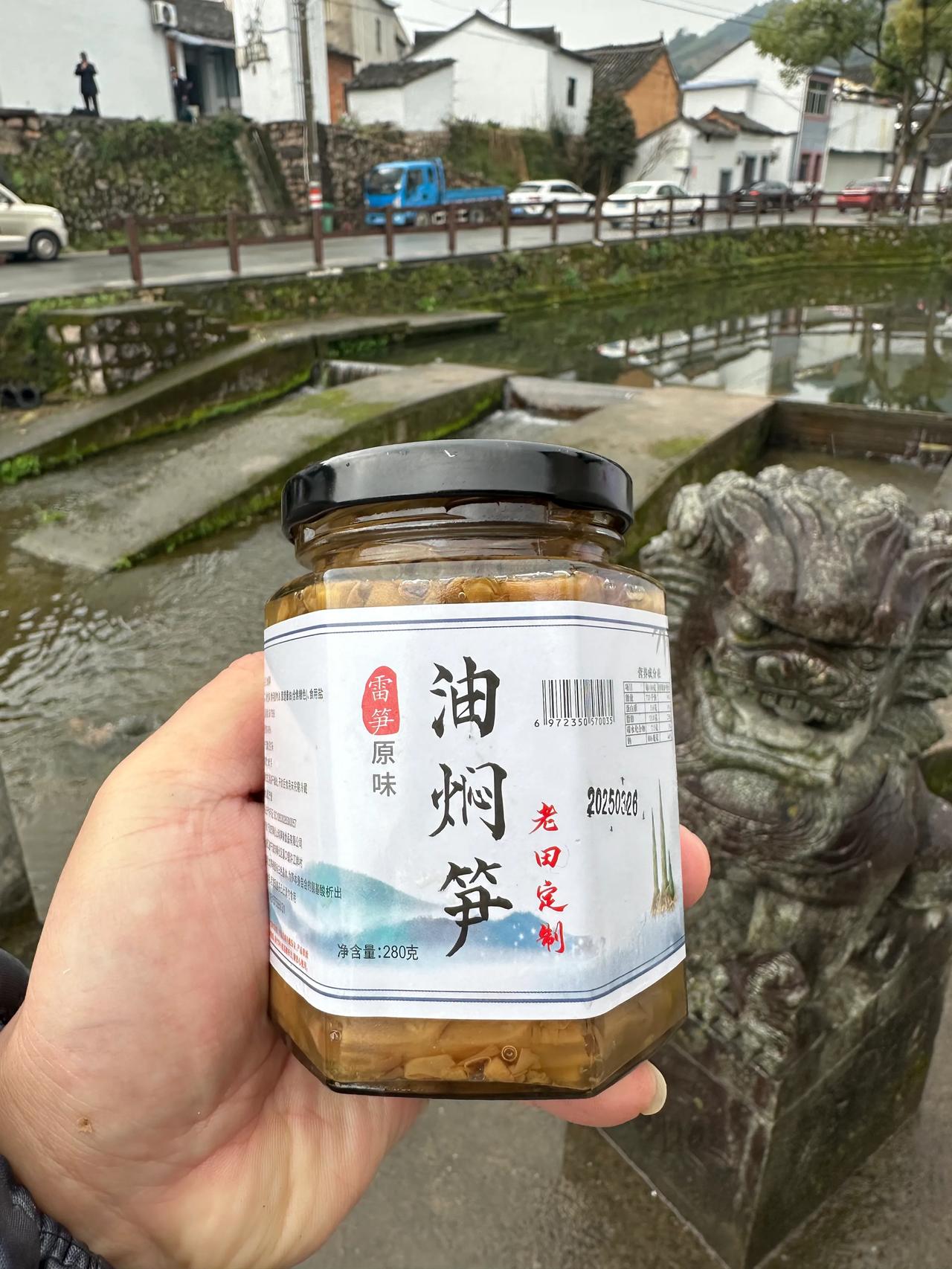 给大家推荐一款美食，就是宁波奉化油焖笋

江南的春天，总是藏在山野的细微处。每年