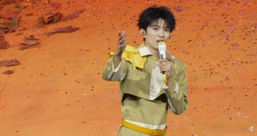 赵小童直播 啊啊啊！赵小童直播时的幽默风趣太有魅力啦！无论遇到什么小插曲，他都能