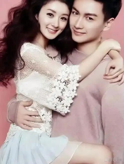 近期网友关注陈晓与不同女星互动时的“眼神差异”。其“眼神管理”被赞展现已婚男人的