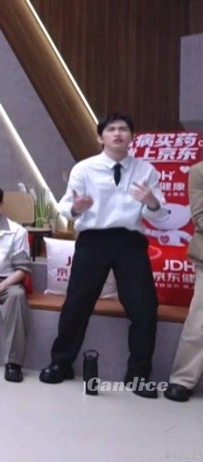 张彬彬全程跟唱野人张彬彬你才是野人吧 张彬彬全程跟唱《野人》，看这动作哈哈哈张彬