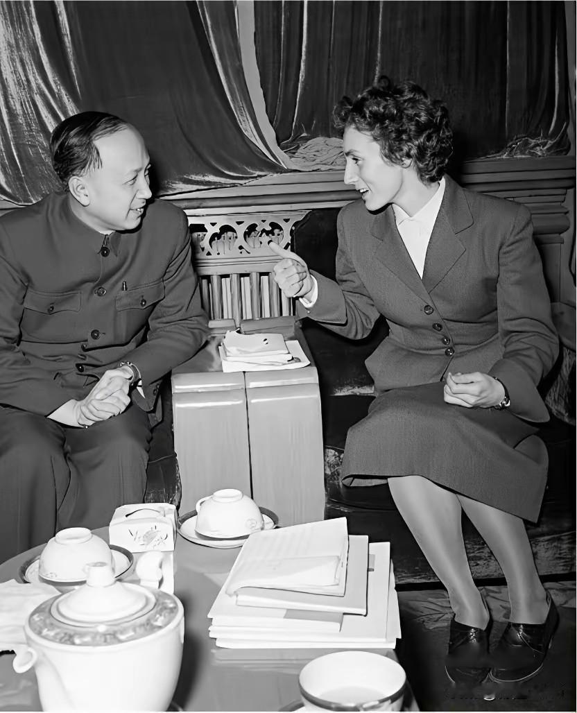 1956年的这场交谈，映照着中国科技破晓时分的时代侧影
1956年，于新中国科技