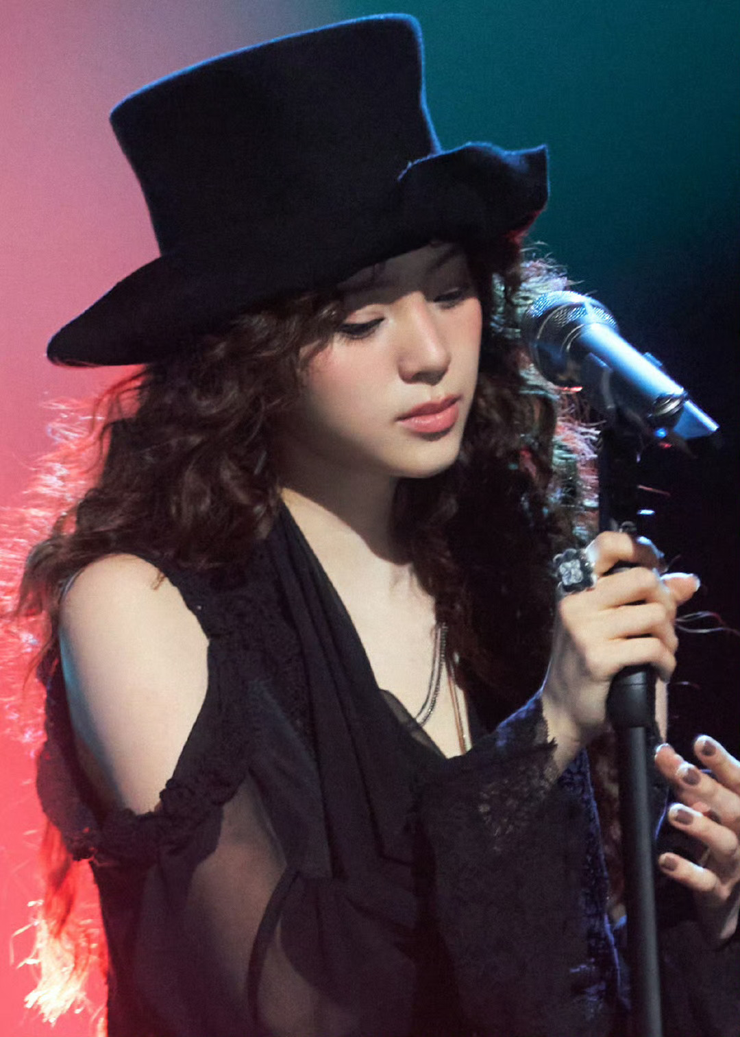 欧阳娜娜00后有自己的甜歌皇后  欧阳娜娜《声生不息》的《轻轻》真的是太好听了吧