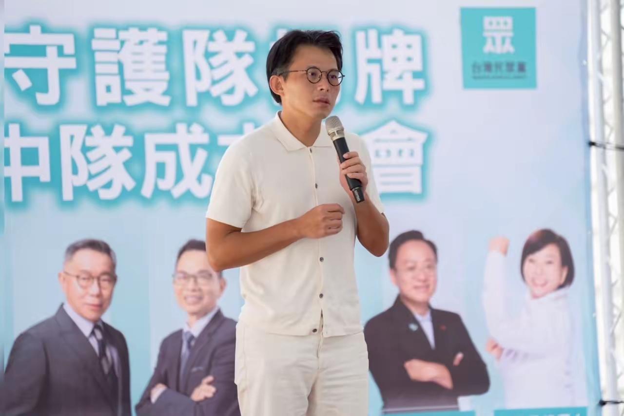 特朗普接受福克斯电视台专访，说美国要重新考虑120亿美元的对台军售，美国没有改变