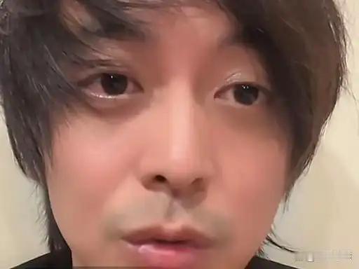 李佳航这是咋了，深夜无预兆直播，头发凌乱，仅 2 分钟后下播，引发网友猜测 