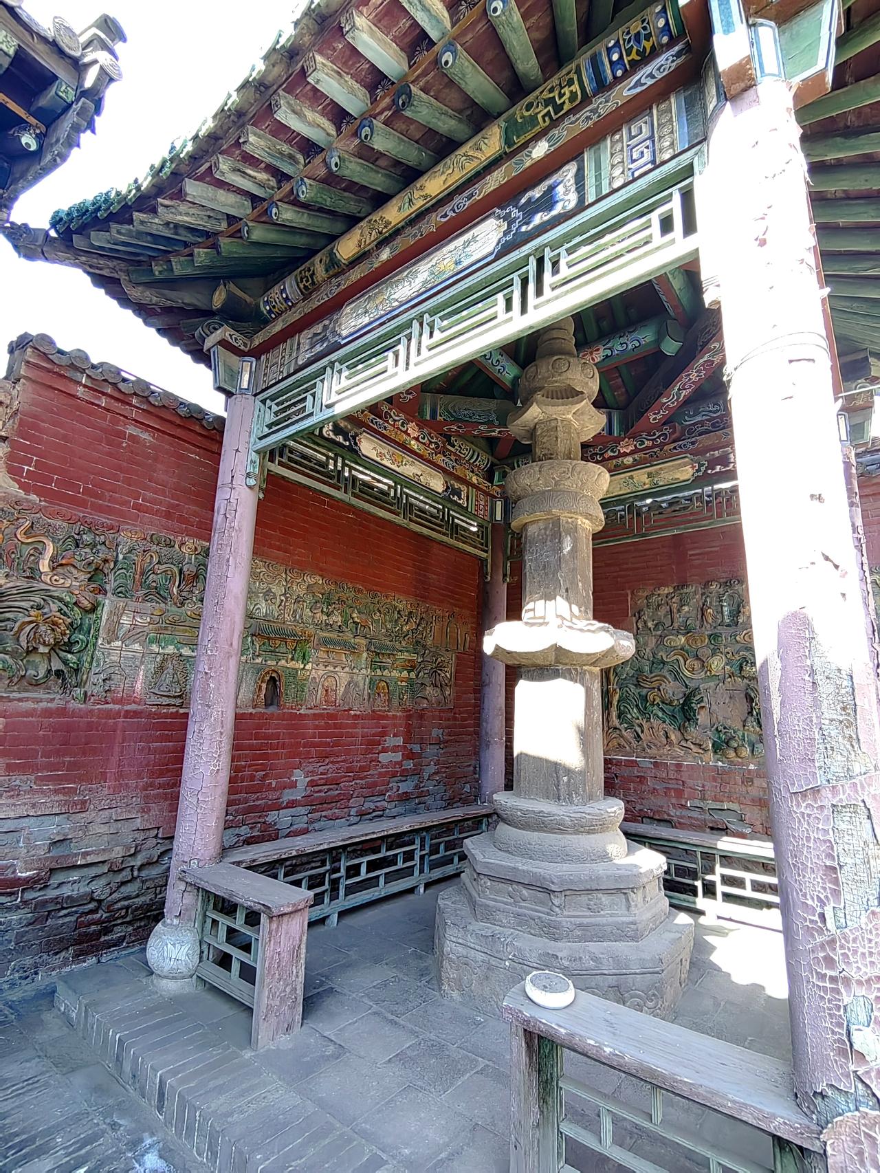 山西平遥干坑南神庙（源相寺）的珍贵文物
清代中晚期琉璃，为清代平遥琉璃代表作，浮