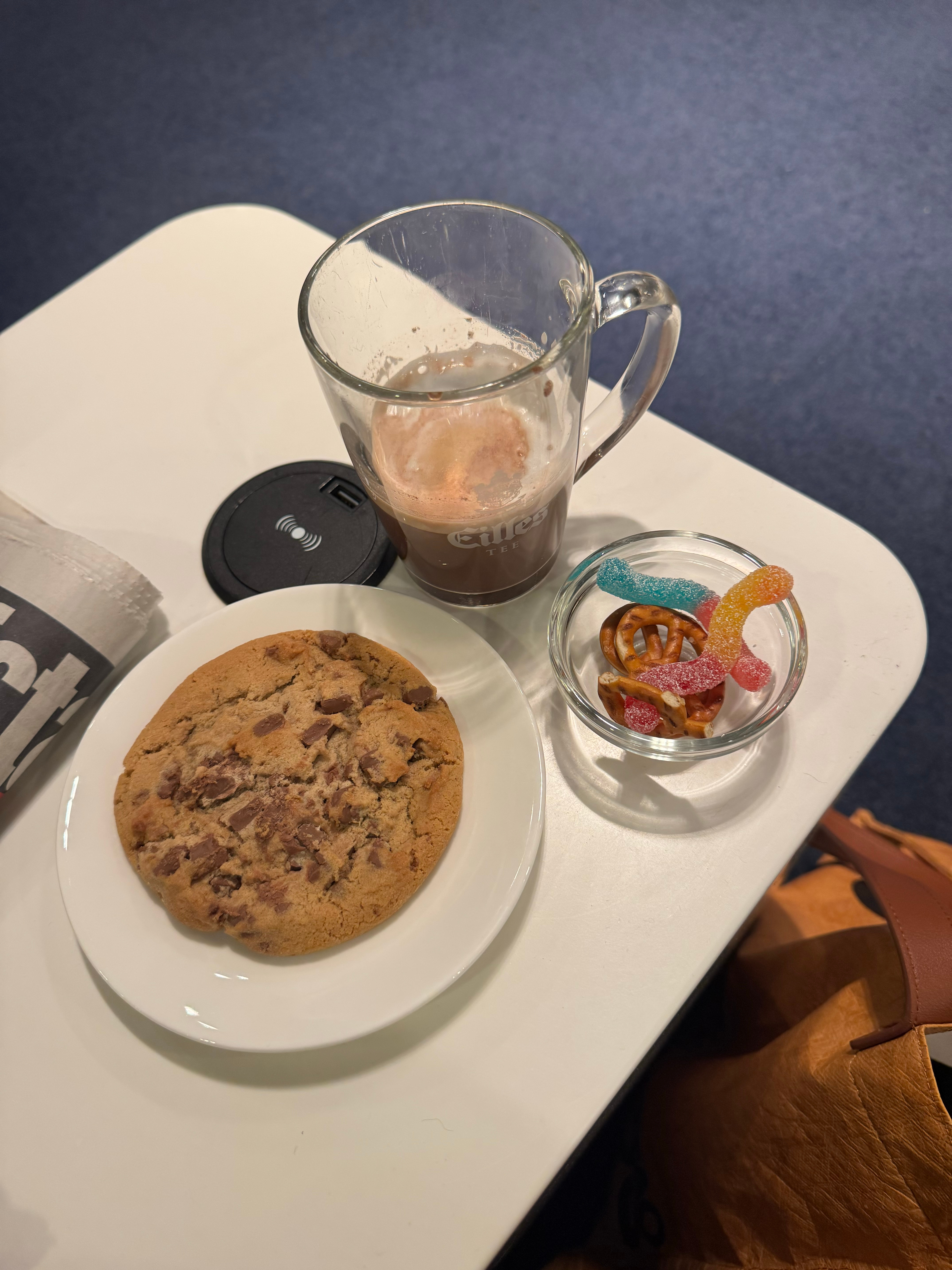 此刻：我的罪恶逆流成河虽然我从不减肥，从不控制饮食但这么甜我也是有点罪恶[笑cr