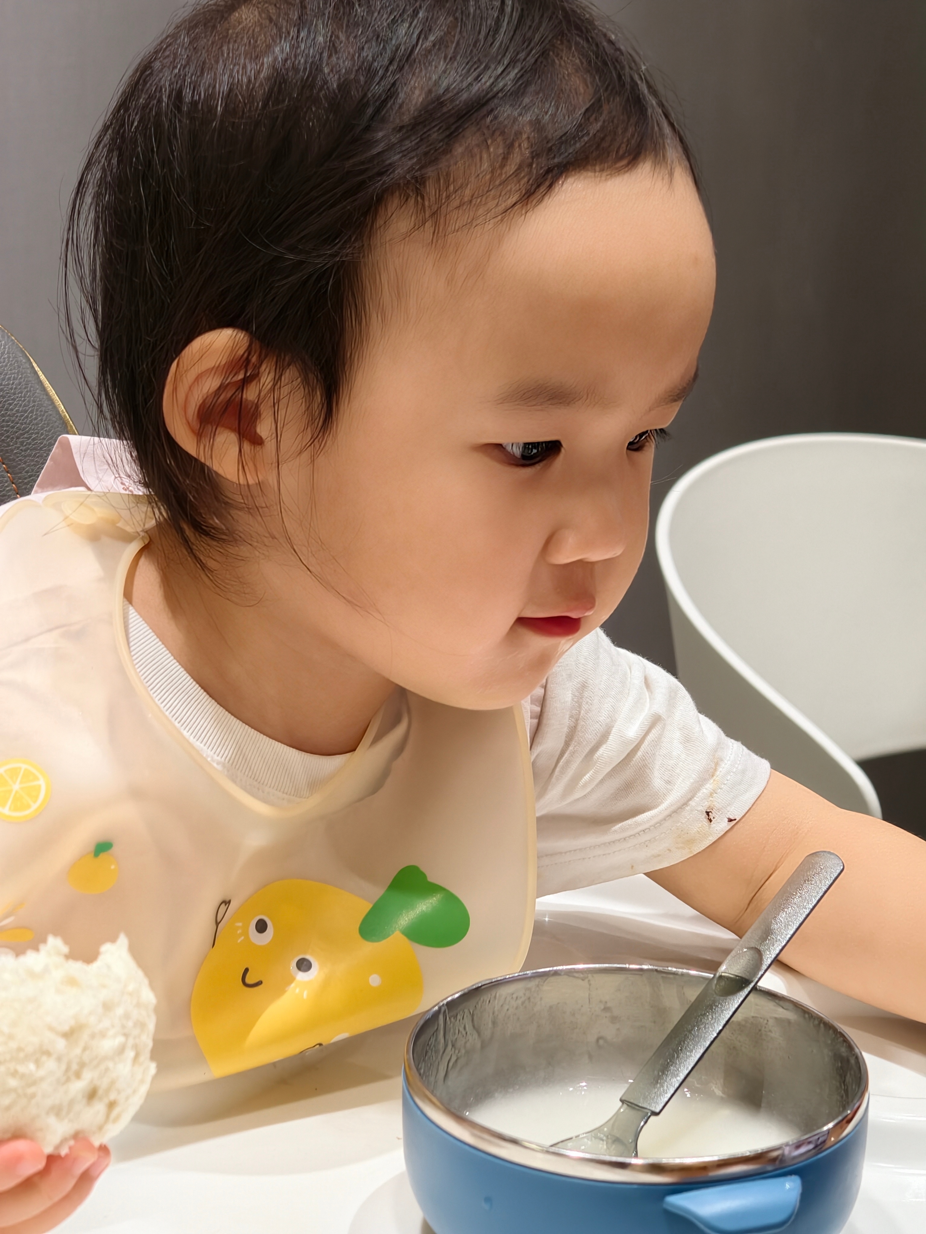 谁家娃吃饭这么省心啊稀饭加馒头也能嘎嘎香那些美好的瞬间