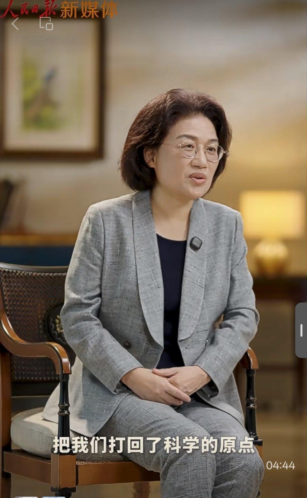 早鸭！昨晚何庭波接受人民日报采访的视频在朋友圈疯传，能让这位低调的华为大佬最近这
