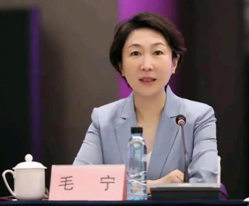日方声称"绝不能接受中国代表团访问日俄争议岛屿"，外交部回应。

10月14日，