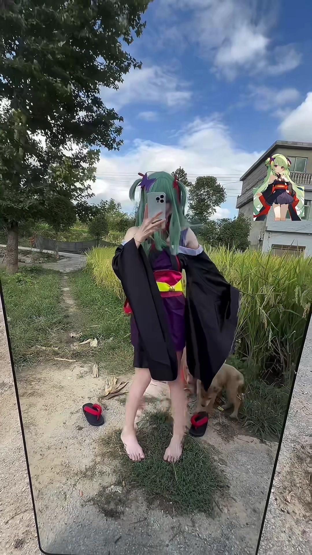 🐶家有傻狗日常暴击！刚穿好准备出门拍丛雨cos，回头就看见这货抱着我宝贝战靴啃