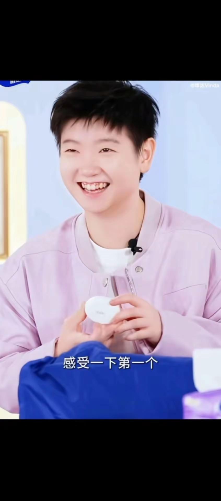 孙颖莎的笑容自带治愈魔力，只要看见她笑，我也会不自觉跟着扬起嘴角孙颖莎 被孙颖莎