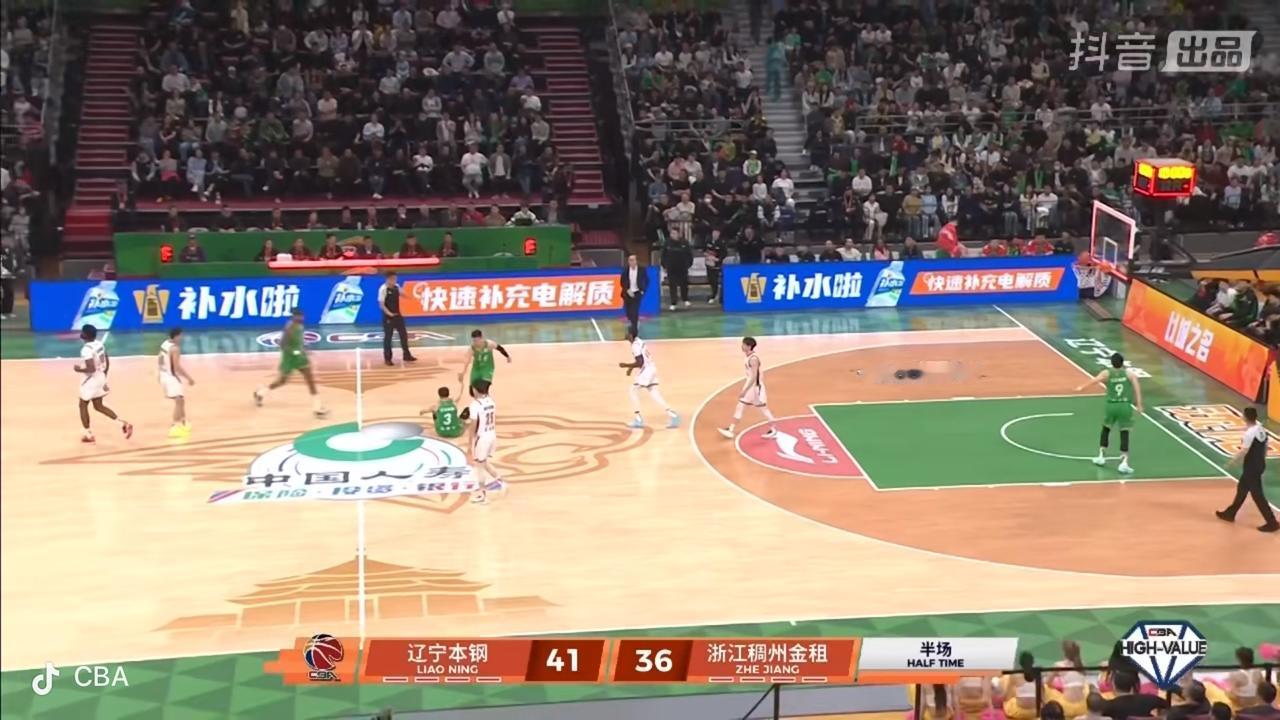 上半场比赛结束了！辽宁本钢男篮还是领先。

         这场比赛非常精彩！