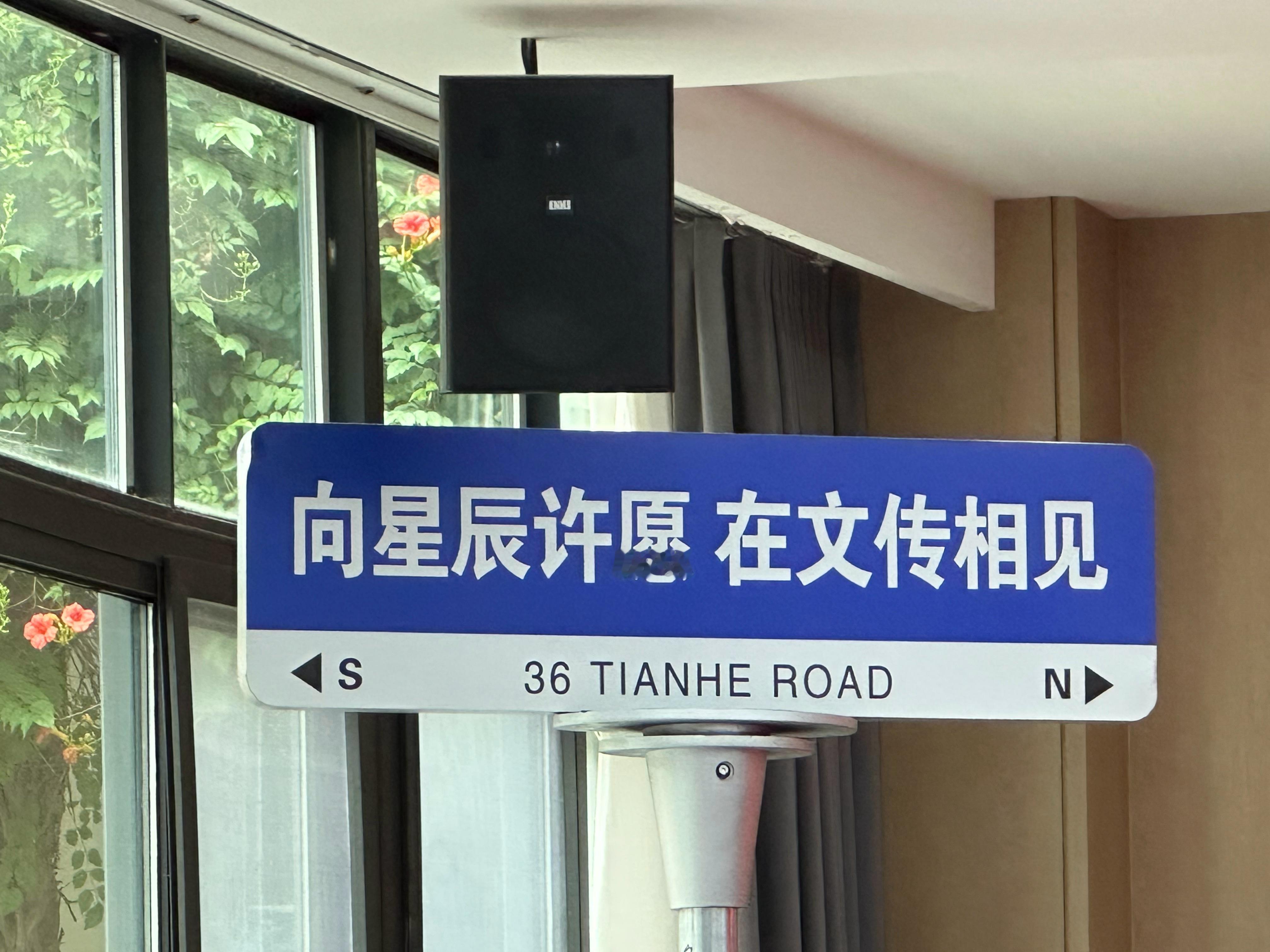 毕业不是终点是新起点毕业花束送给最棒的你，愿你勇敢奔赴，万事皆可期～给同学的毕业