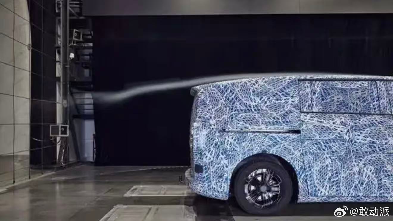 定位豪华高端的奔驰纯电MPV VLE已正式在福建奔驰投产，新车基于奔驰专属VAN
