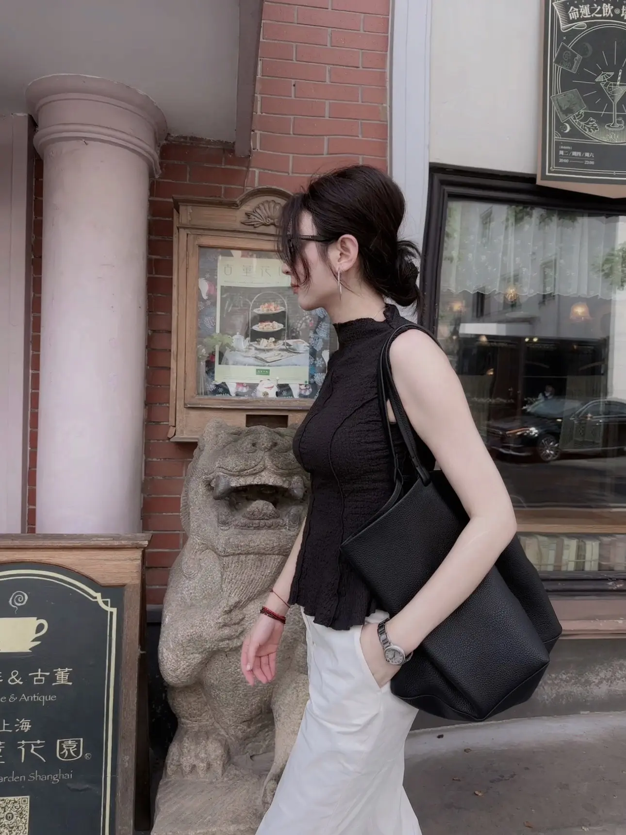 没有父母铺路，就自己去领悟 没有名师指路就去阅人无数 读不了万卷路，那就行万里路