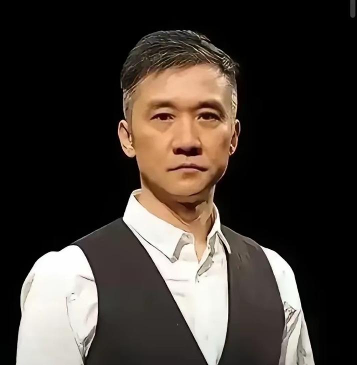 2011年，黄志忠将自己在北京的两套千万房产、200万巨款以及名下所有车辆，全部
