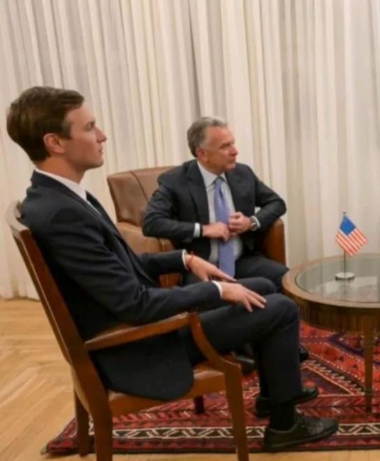 当地时间26日，美国总统特朗普宣布，基于伊朗内部权力斗争导致的混乱，和德黑兰无法