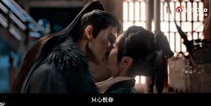 张凌赫田曦薇浴池掐脖吻逐玉浴池掐脖吻 张凌赫田曦薇浴室掐脖吻，，，没有保持苹果机