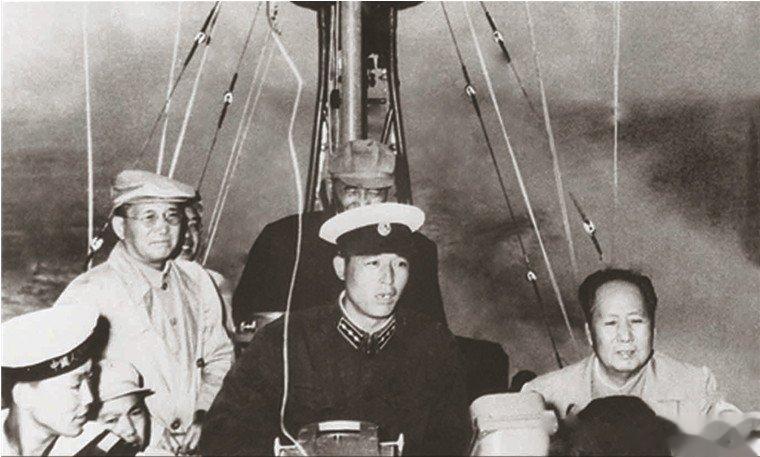 #中国第一艘航空母舰叫什么#从建造中国第一艘木质鱼雷快艇开始，历经一个甲子的时光