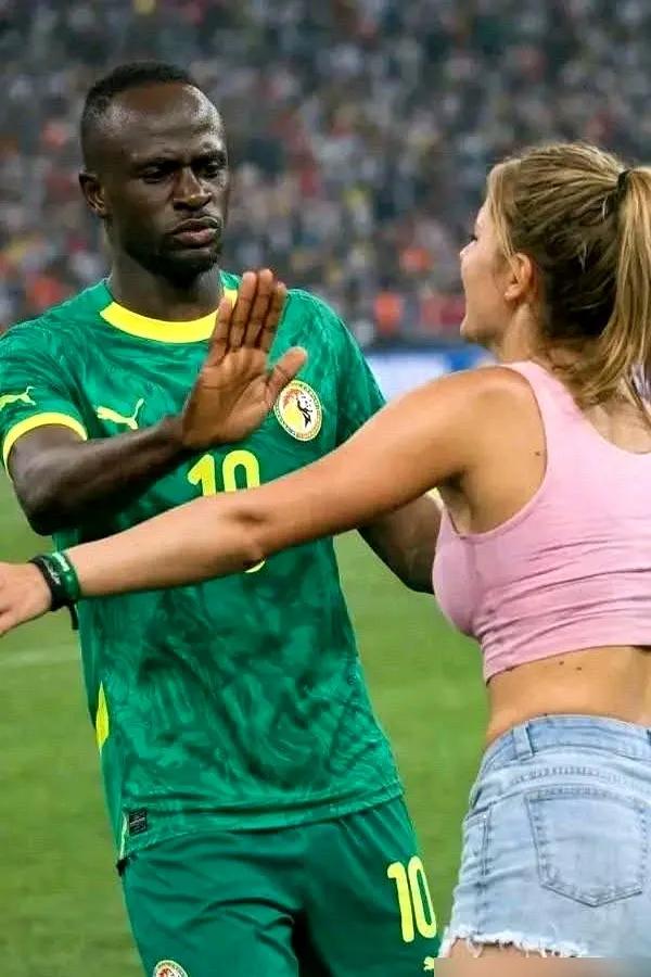 一年挣4000万欧元，换成谁不得先整辆超跑炸炸街？偏偏马内是个异类
2026年刚