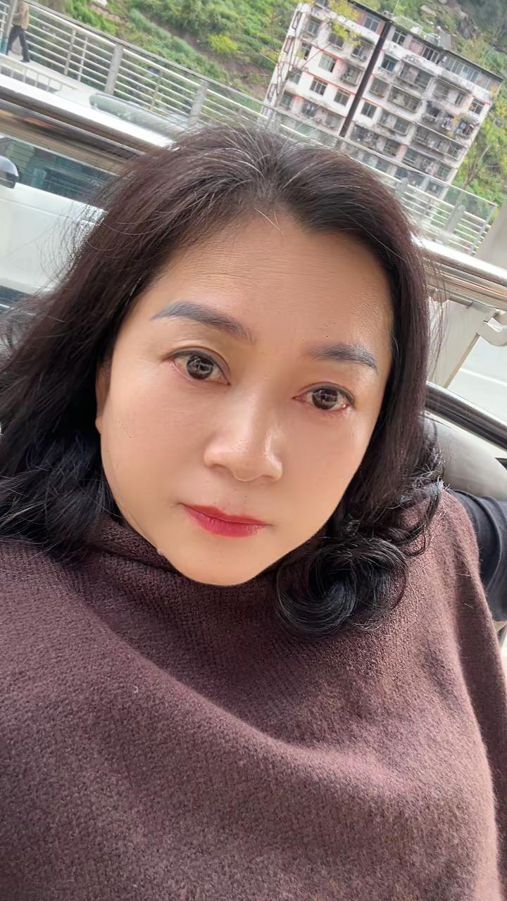 自恋走起怎么舒服怎么来 不会撒娇的女人懂你的人才配得上你的余生 自恋一下岁月的自