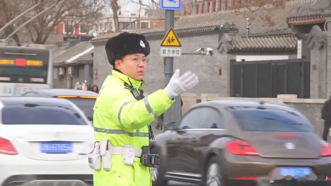 【爱车安全贴士 北京路面上的交警明显越来越多？交管局：对！】北京市公安交管部门近