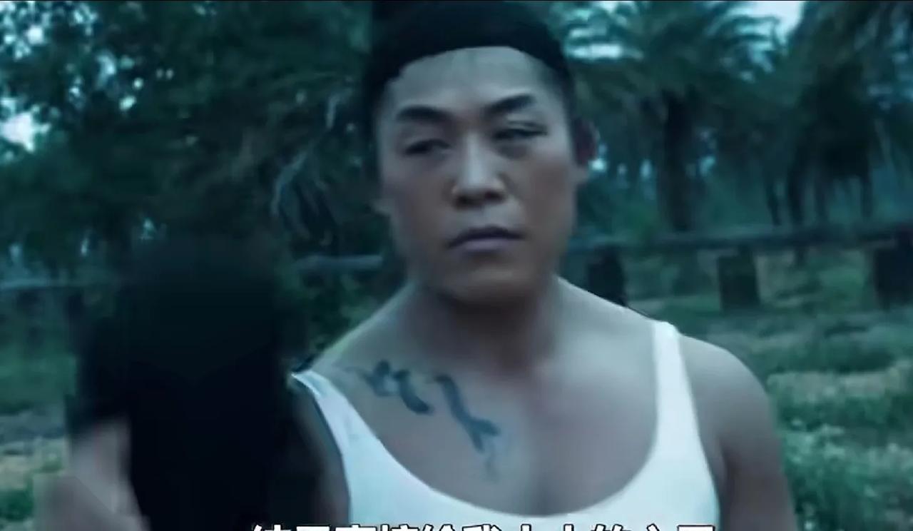想知道，这俩女的在部队会是什么水平？！
能不能打得过特种兵？？！！