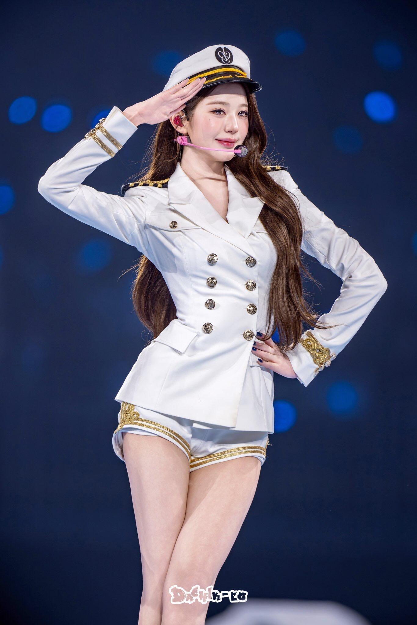 愚人节站姐团建 【张元英】SSR典藏卡卡面 