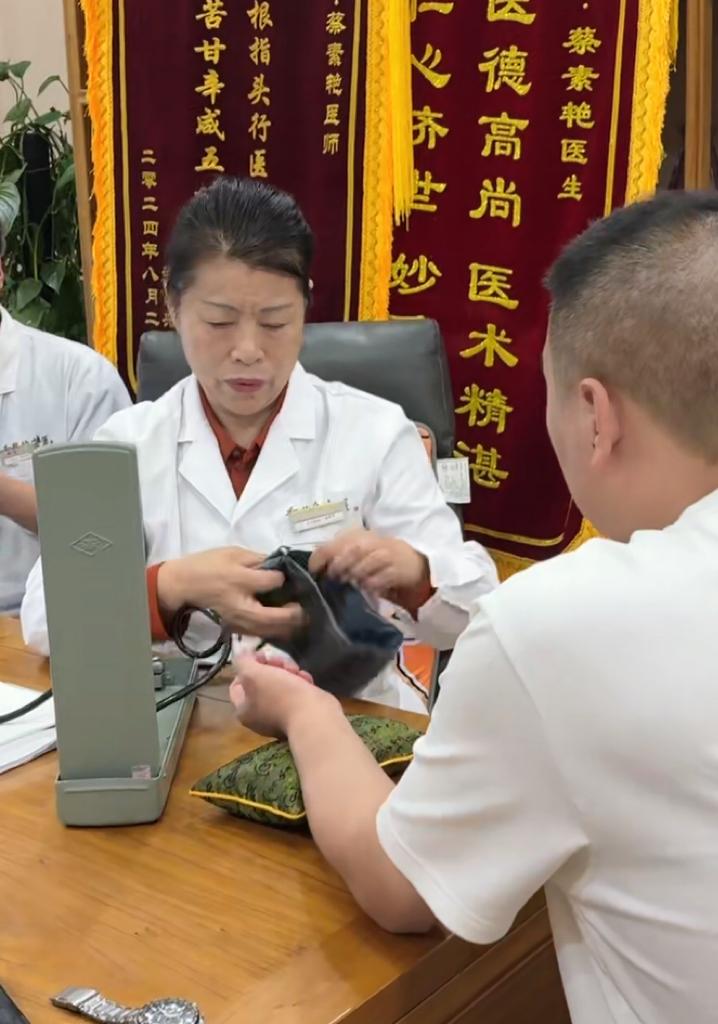 手淫多了，容易得这些病！

中医讲，肾管收藏人体的精气，肾精就是我们身体的本钱。