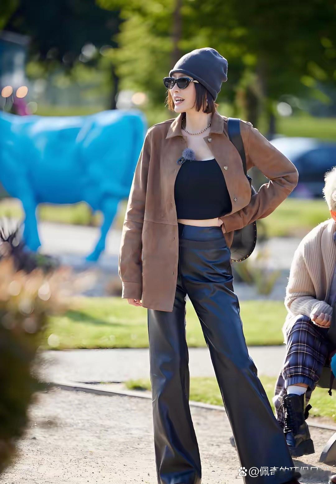 秦岚真不愧是行走的衣架子！不管什么风格的衣服往身上一套，都能完美驾驭，穿啥都好看