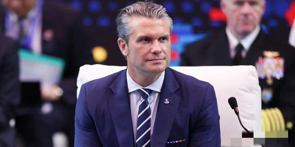 华盛顿——面对国会山僵局导致的政府停摆，国防部长皮特·赫格塞斯在2日接受福克斯新