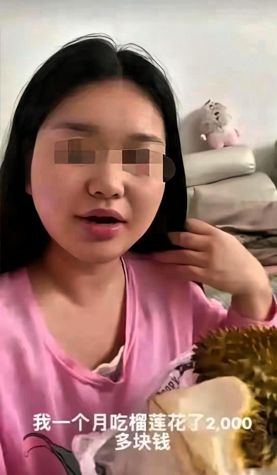 榴莲姐的下场大快人心！
​一个月2000元的榴莲女，前几天还在抱怨老公挣的少，让