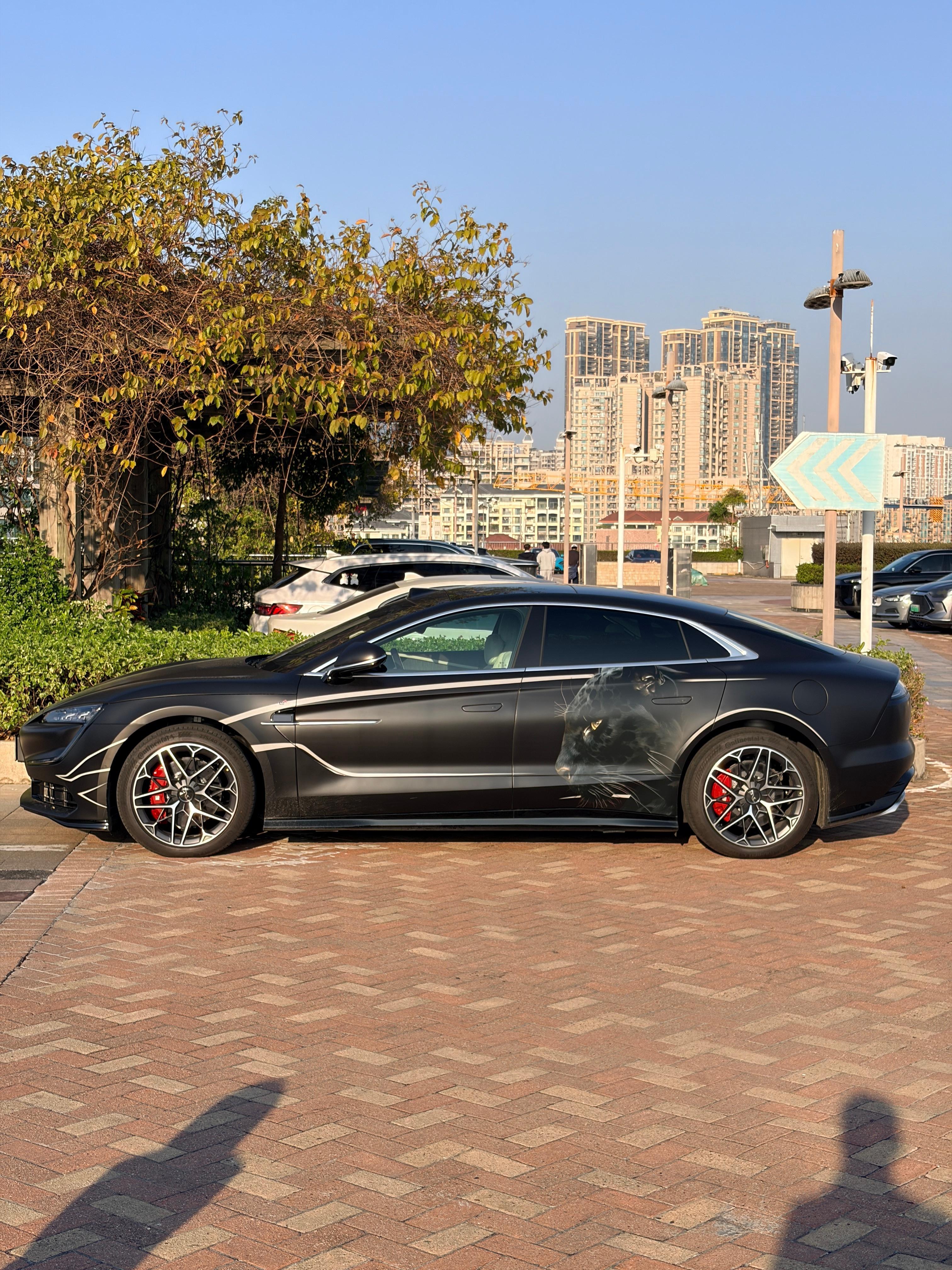 习惯了用辅助驾驶，开上这种有驾控乐趣的车还挺爽的！仰望u7这么一帖，回头率更高了